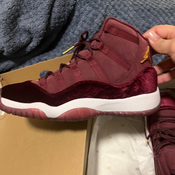 Jordan 11 Retro GG Heiress Velvet - Picture 2 of 3